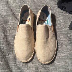 Brand new never worn olukai espadrilles size 6